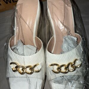 Coutgo Women’s White Wedge Sandals Gold Chain Slip On Size 7.5 New